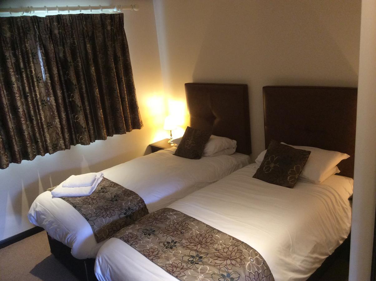 The Coach & Horses Inn Chislehampton ภายนอก รูปภาพ